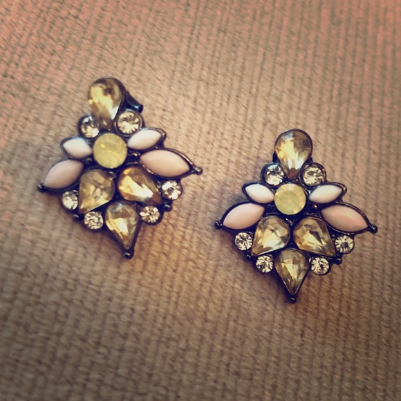 Jewelry - 💥SOLD💥 5/$25 😃 DAINTY STATEMENT EARRINGS